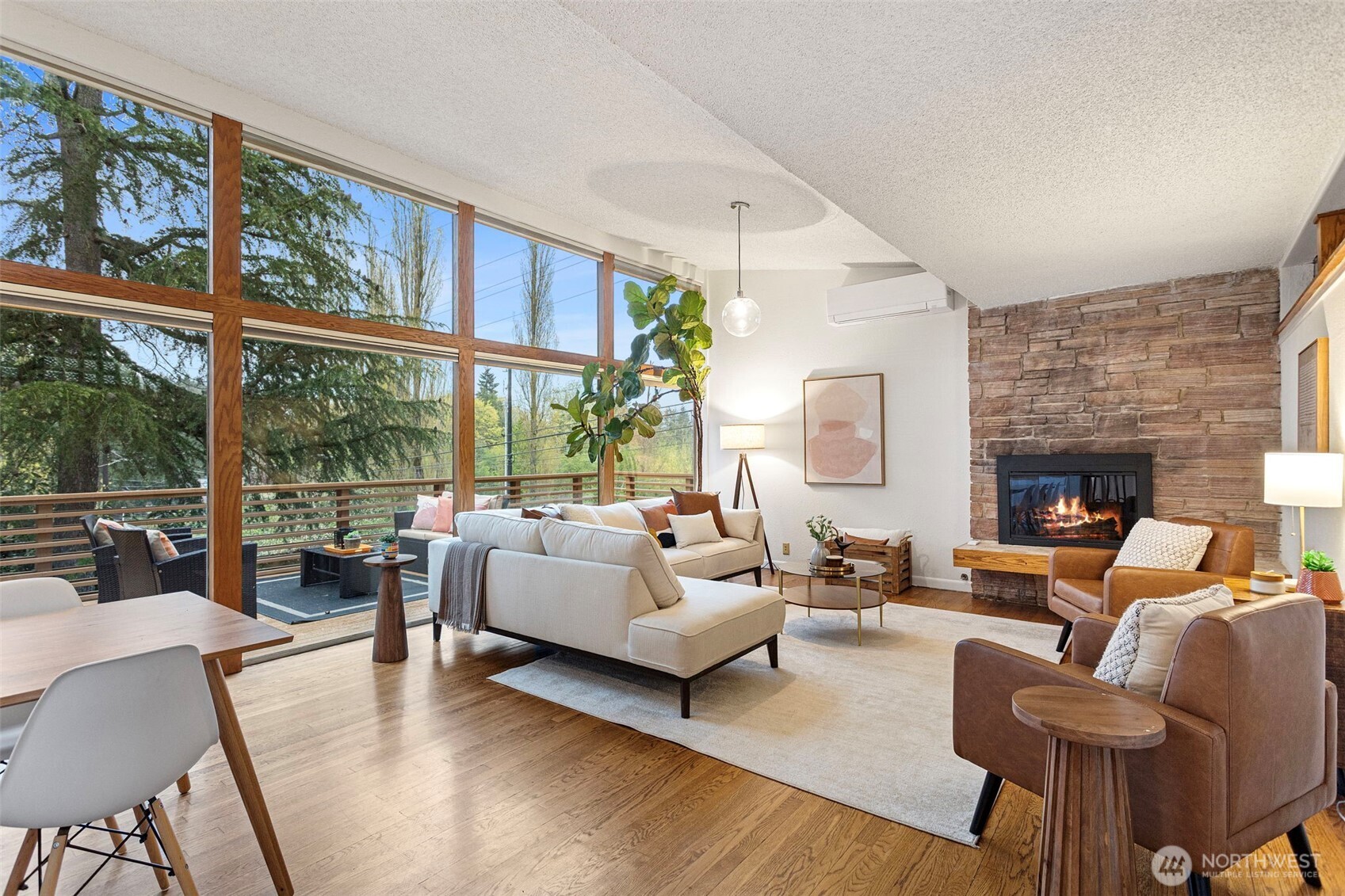 3102 NE 195th Street , Lake Forest Park, WA 98155-2550