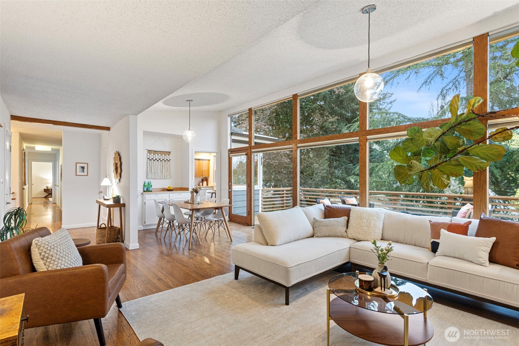 3102 NE 195th Street , Lake Forest Park, WA 98155-2550