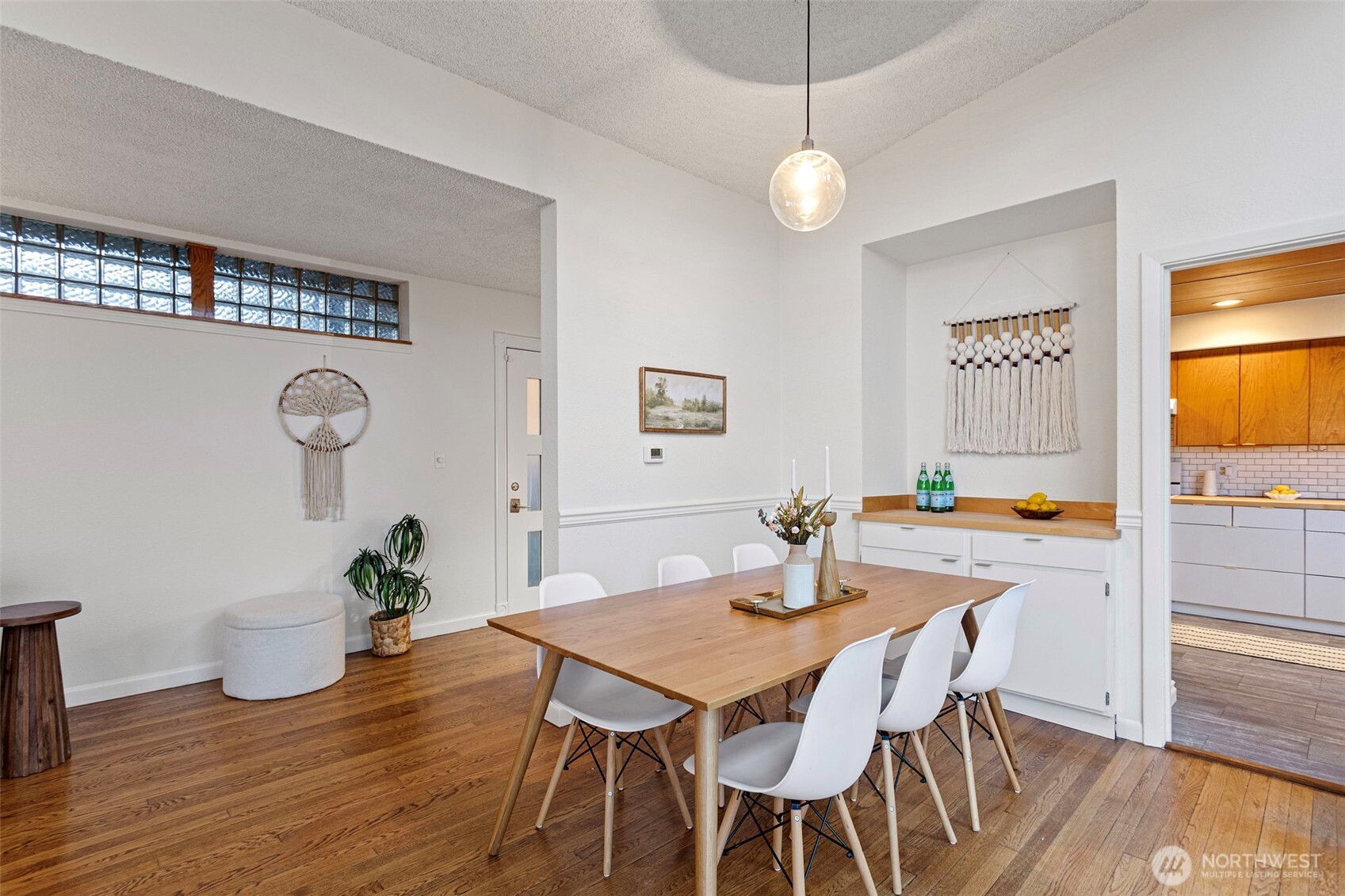 3102 NE 195th Street , Lake Forest Park, WA 98155-2550