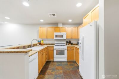 1000 Cabin Creek Lane SW ##B106, Issaquah, WA 98027-4648 - Photo 11