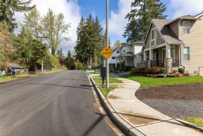 8213 118th Avenue SE, Newcastle, WA 98056-1722 - Photo 4