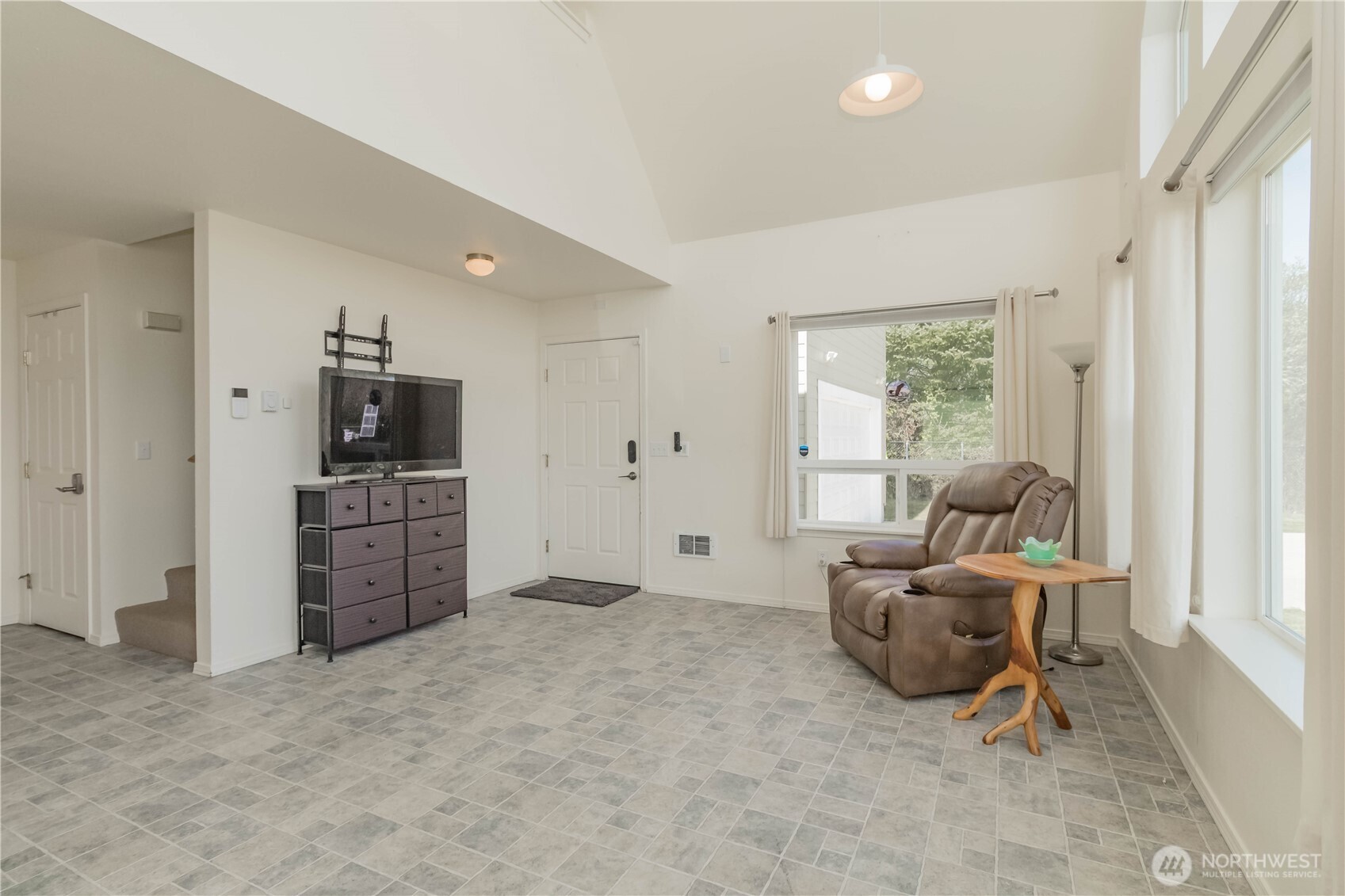 555 Ensign Avenue NW, Ocean Shores, WA 98569-9778