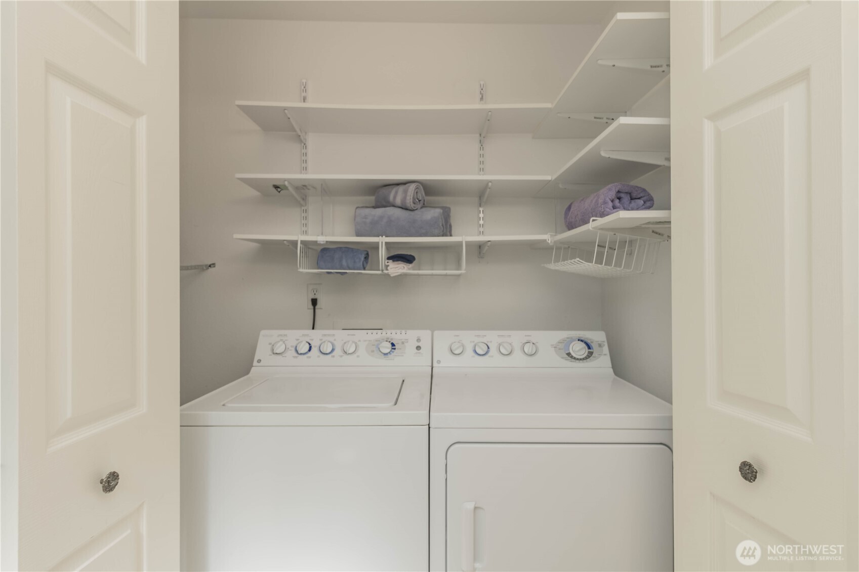 555 Ensign Avenue NW, Ocean Shores, WA 98569-9778