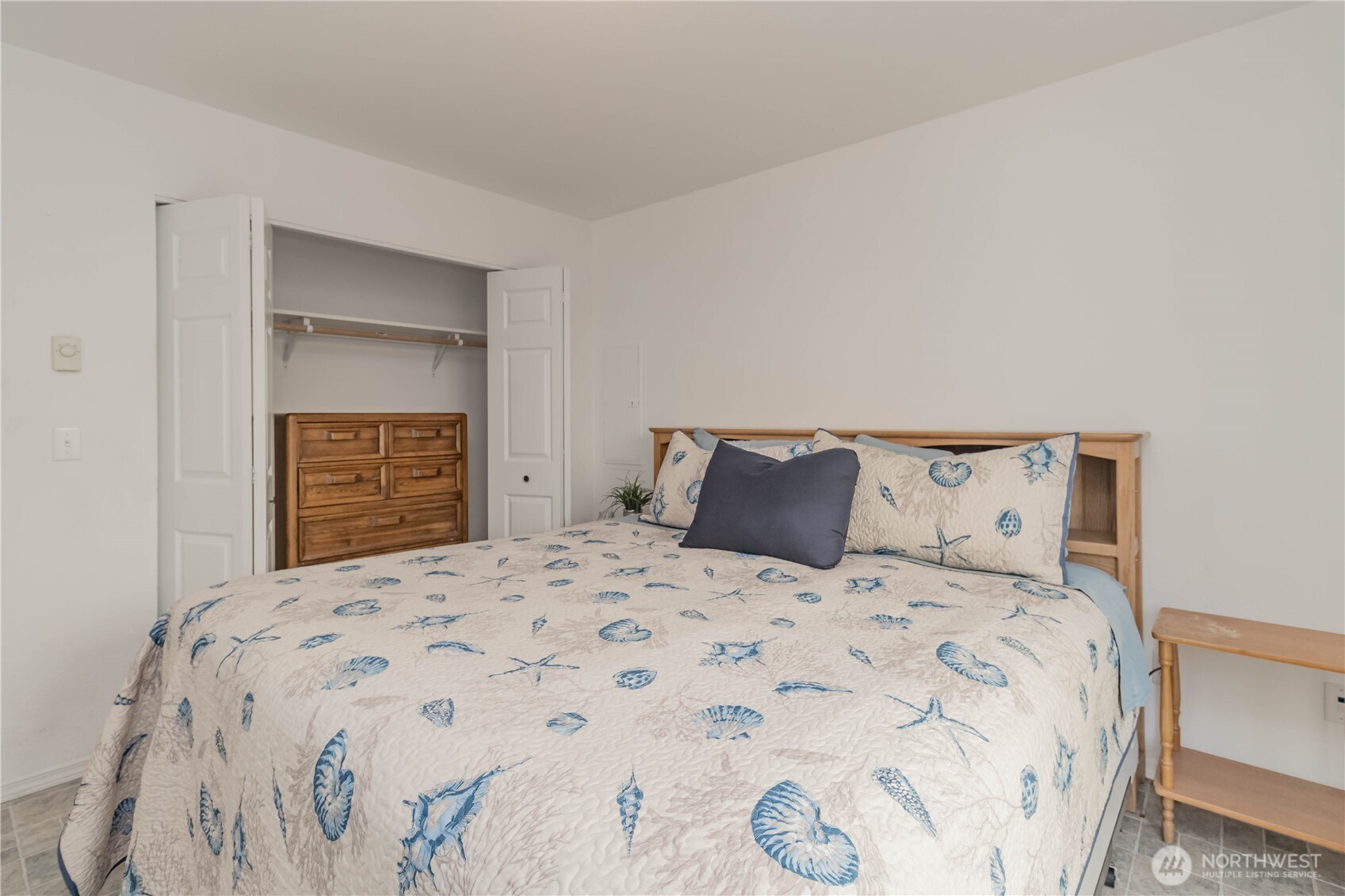 555 Ensign Avenue NW, Ocean Shores, WA 98569-9778