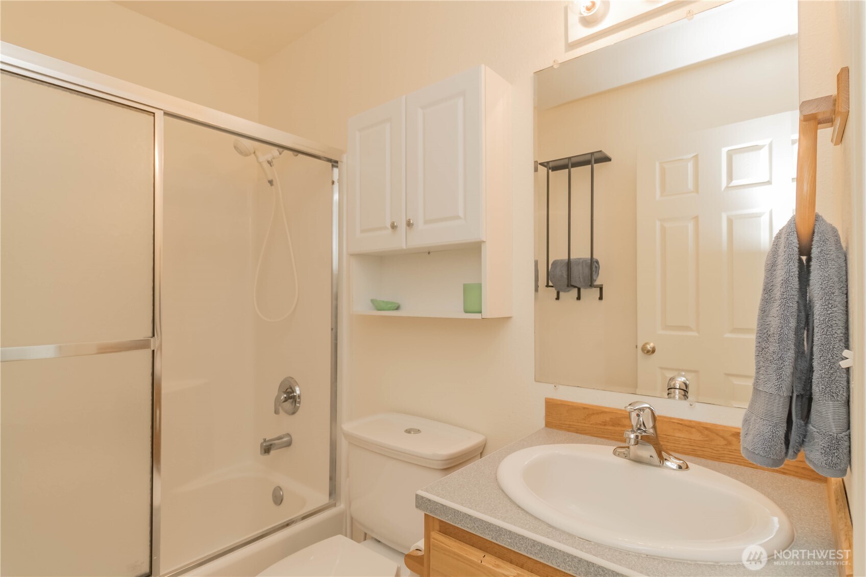 555 Ensign Avenue NW, Ocean Shores, WA 98569-9778