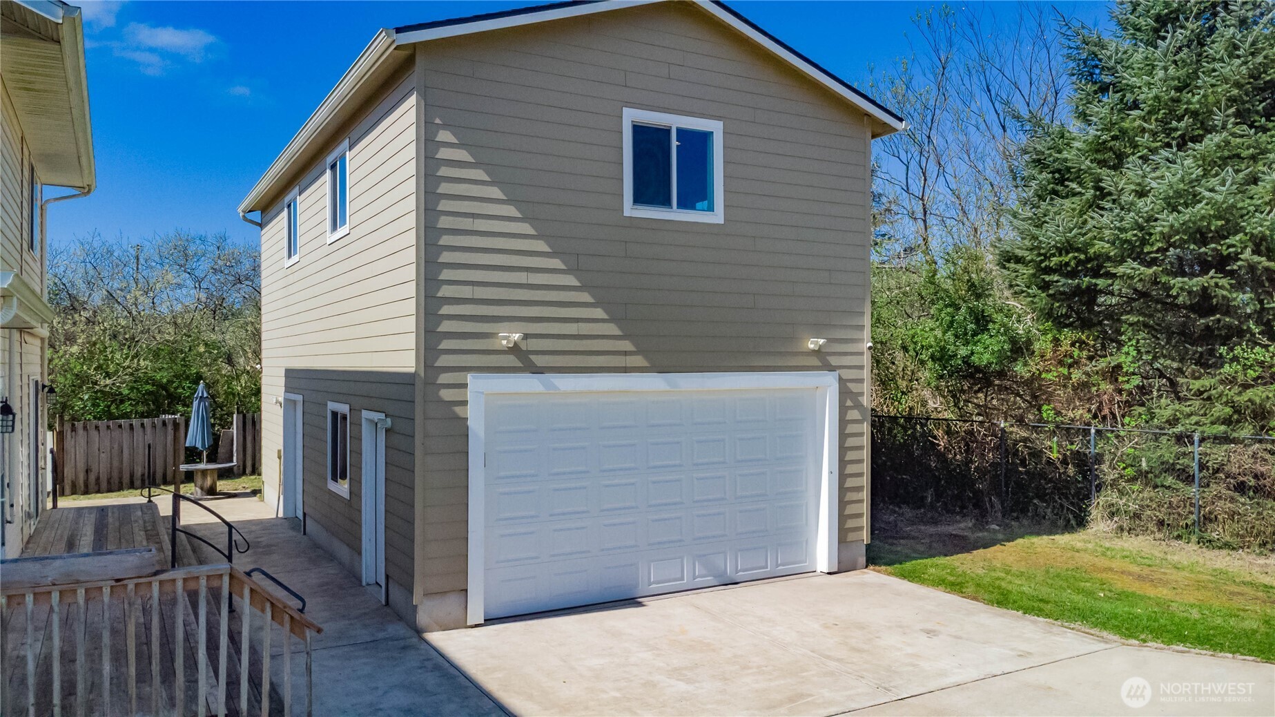 555 Ensign Avenue NW, Ocean Shores, WA 98569-9778