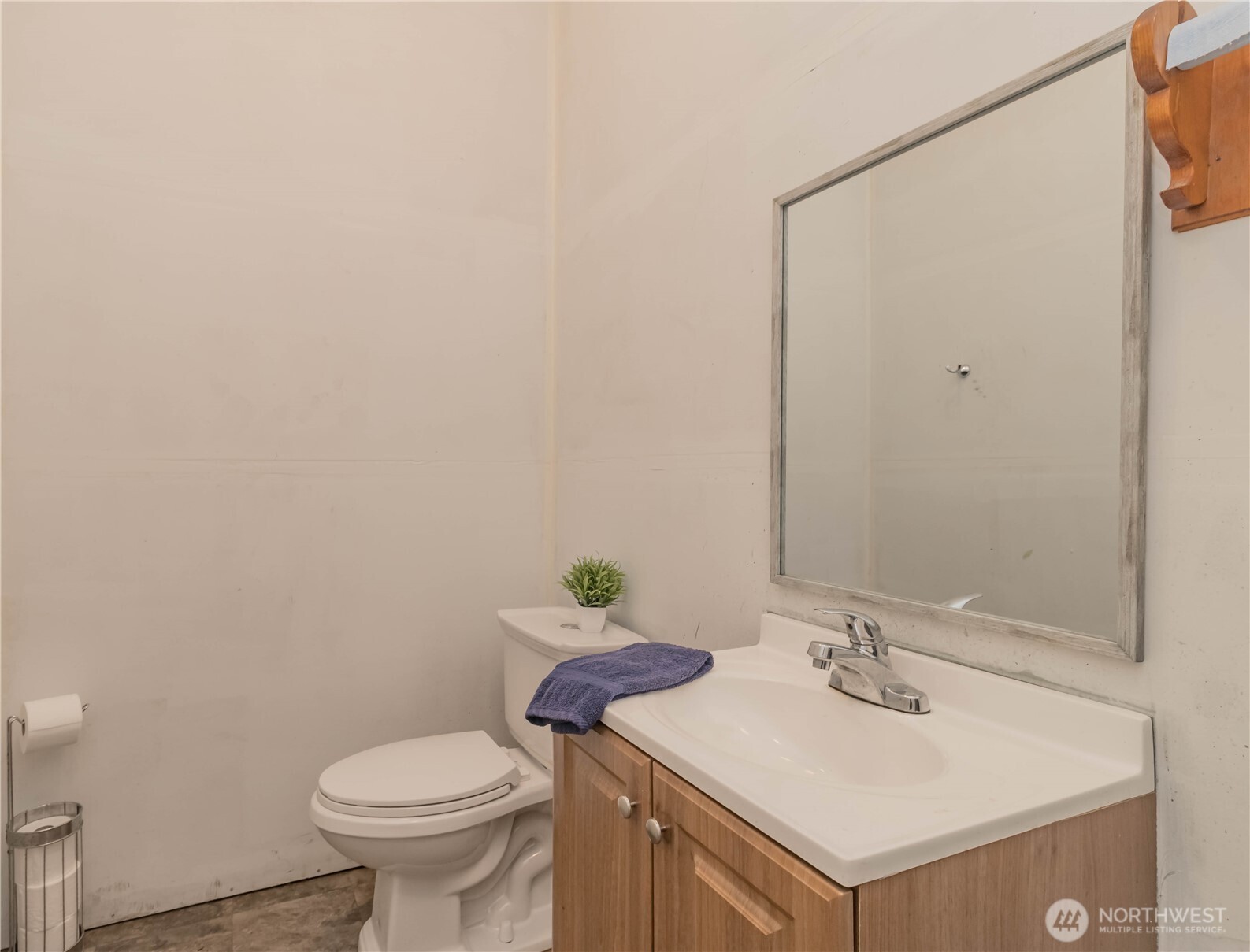 555 Ensign Avenue NW, Ocean Shores, WA 98569-9778