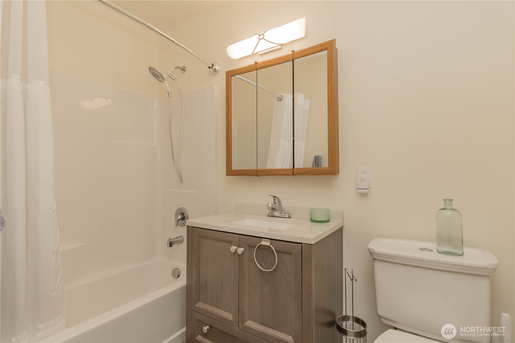 555 Ensign Avenue NW, Ocean Shores, WA 98569-9778