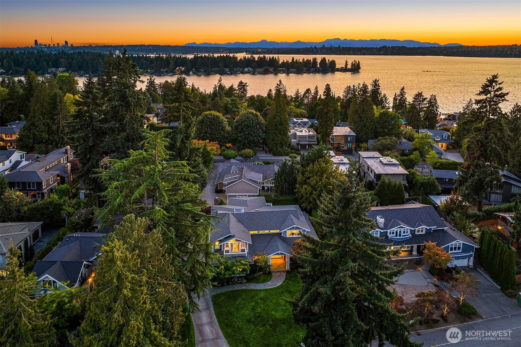 4427 95th Avenue NE, Yarrow Point, WA 98004