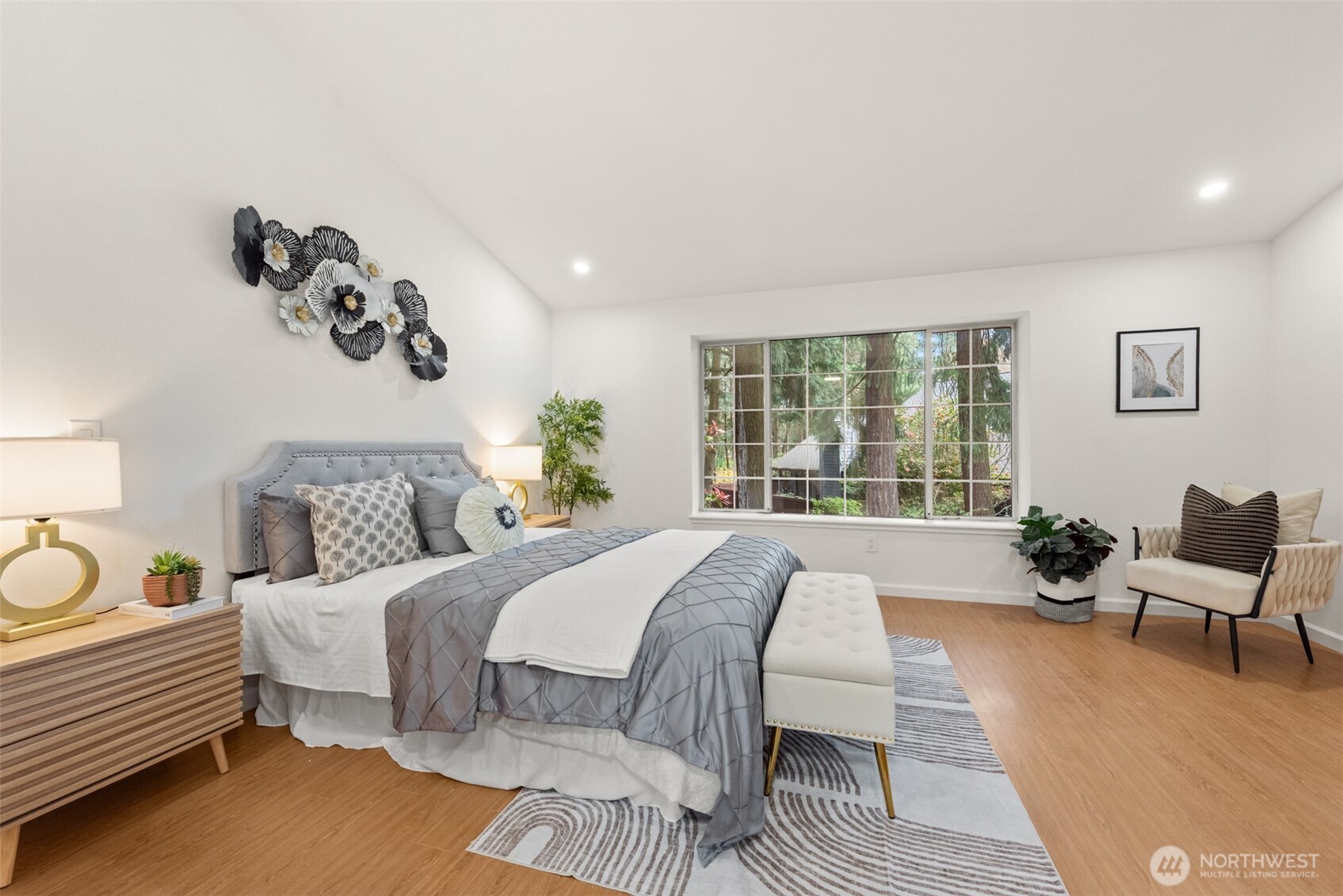 15795 Northup Way #7, Bellevue, WA 98008