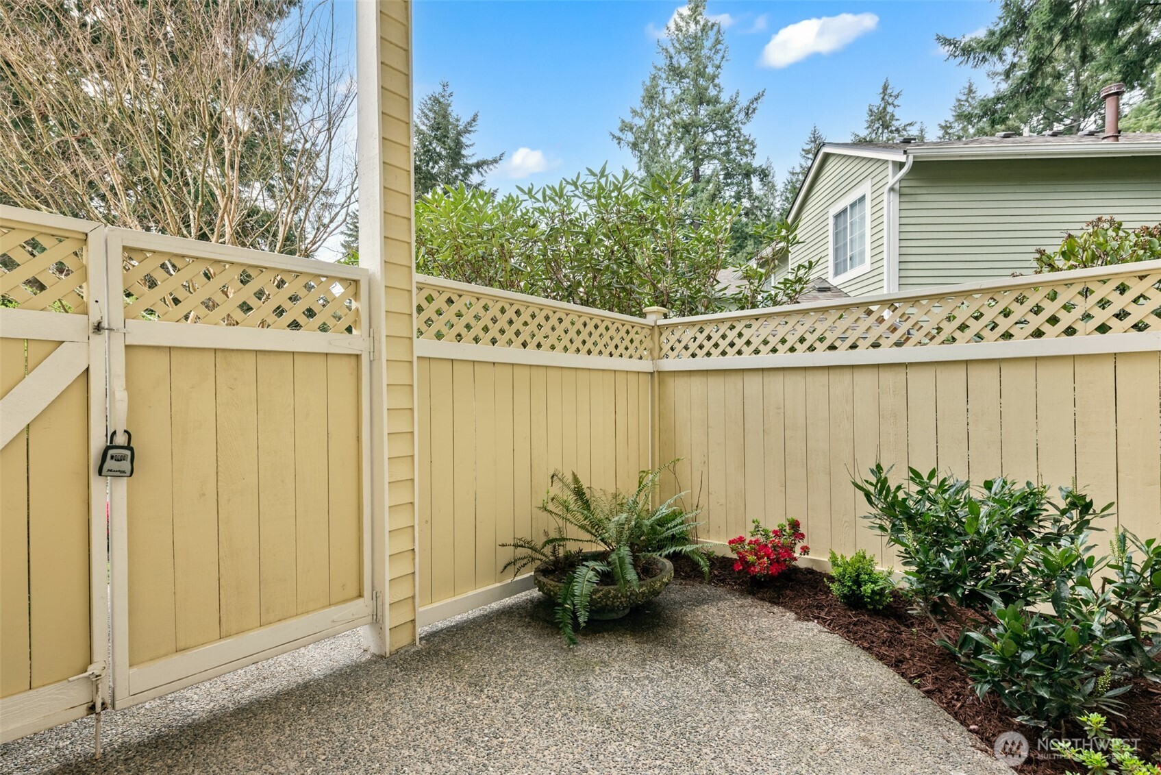 15795 Northup Way #7, Bellevue, WA 98008