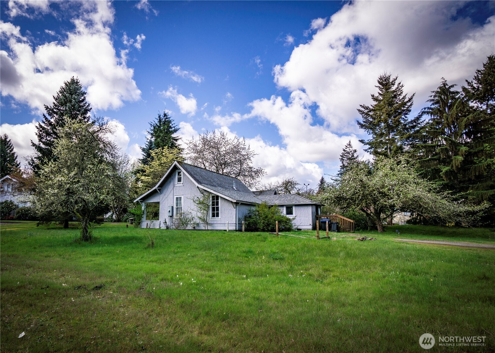 823 Lacey Street SE, Lacey, WA 98503-1326