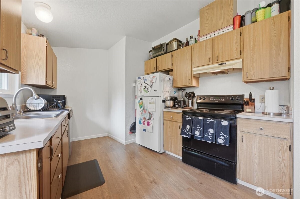 23247 35th Avenue W, Brier, WA 98036