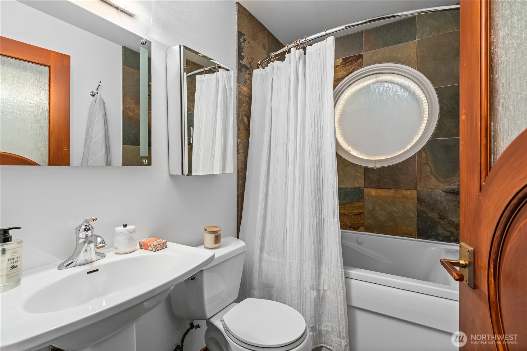 6810 NE Wood Bay Lane , Poulsbo, WA 98370