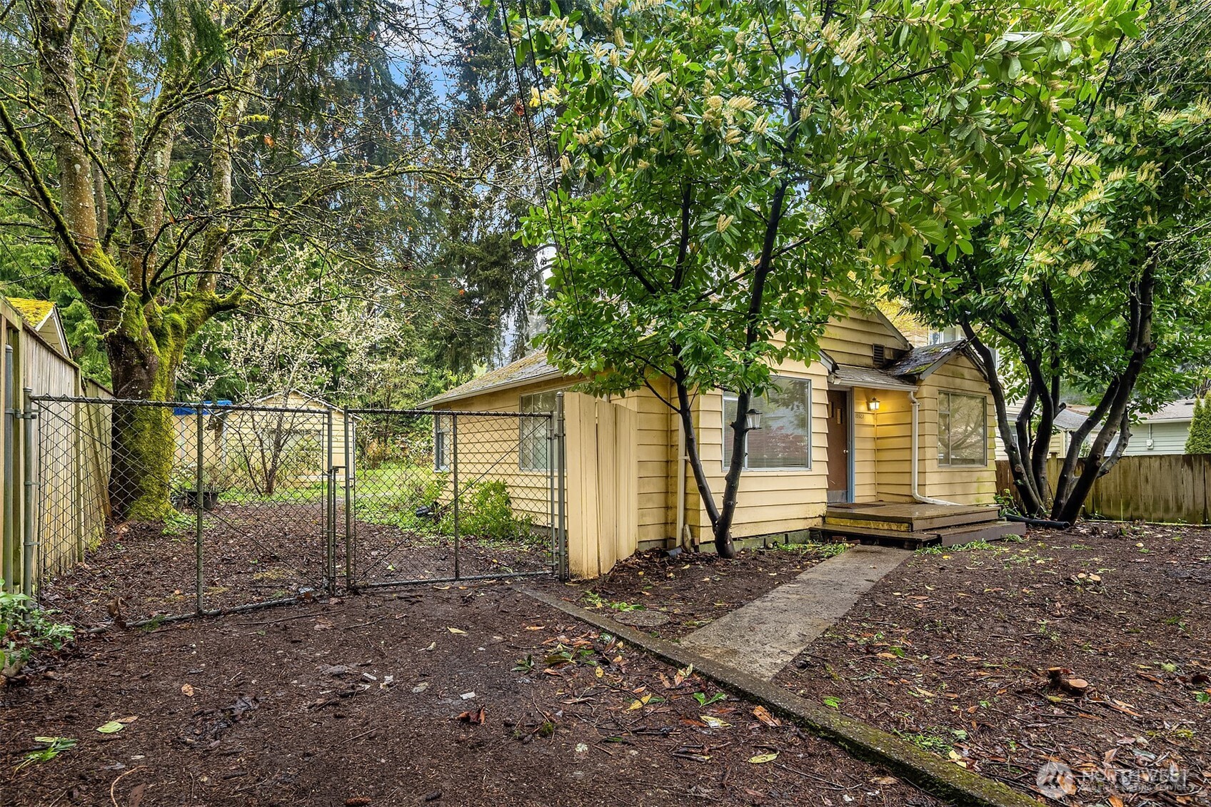 15527 Wallingford Avenue N, Shoreline, WA 98133