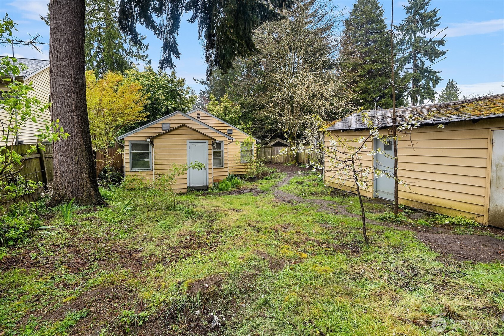 15527 Wallingford Avenue N, Shoreline, WA 98133