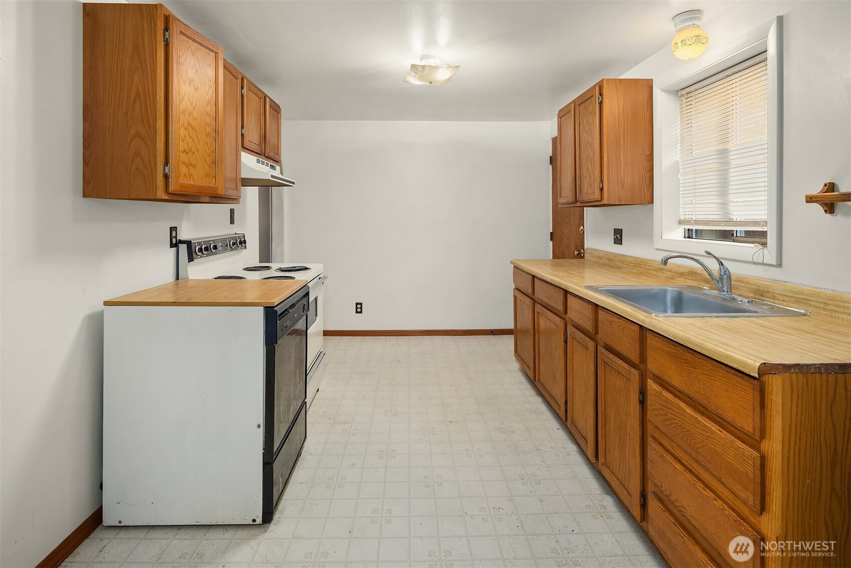 15527 Wallingford Avenue N, Shoreline, WA 98133
