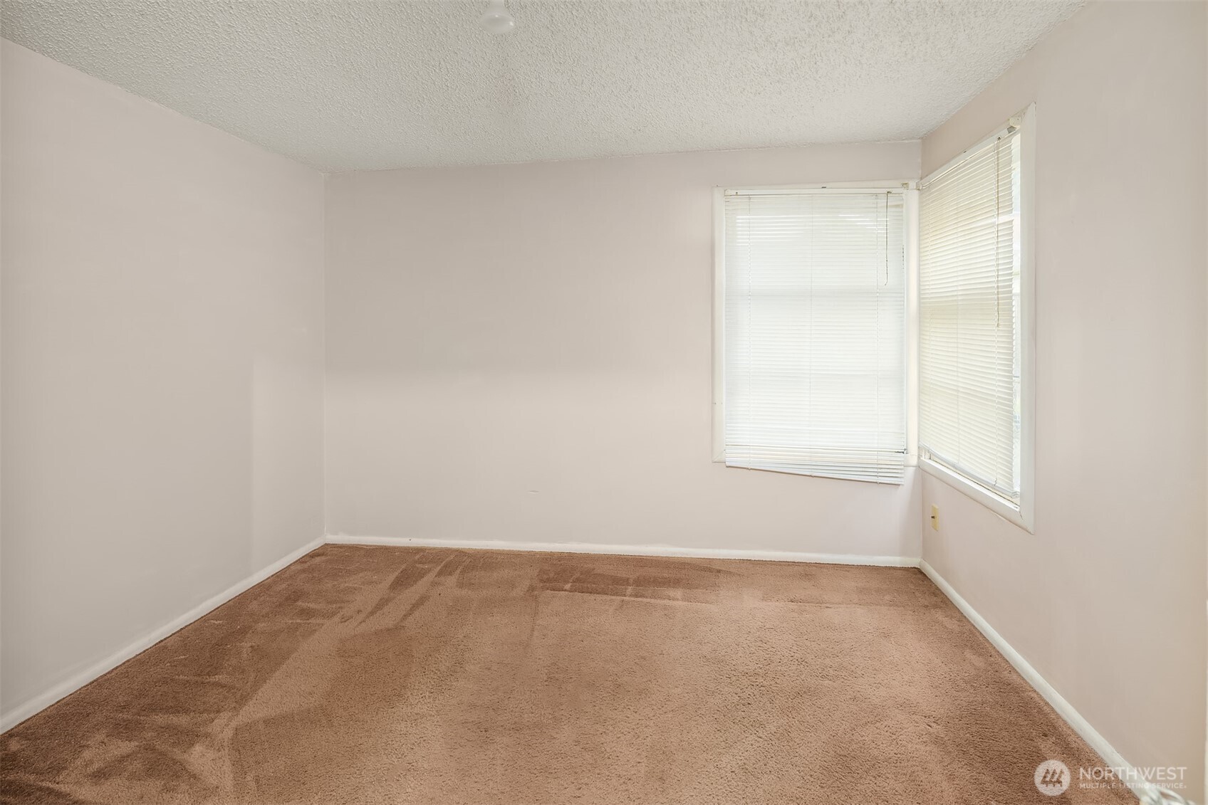 15527 Wallingford Avenue N, Shoreline, WA 98133