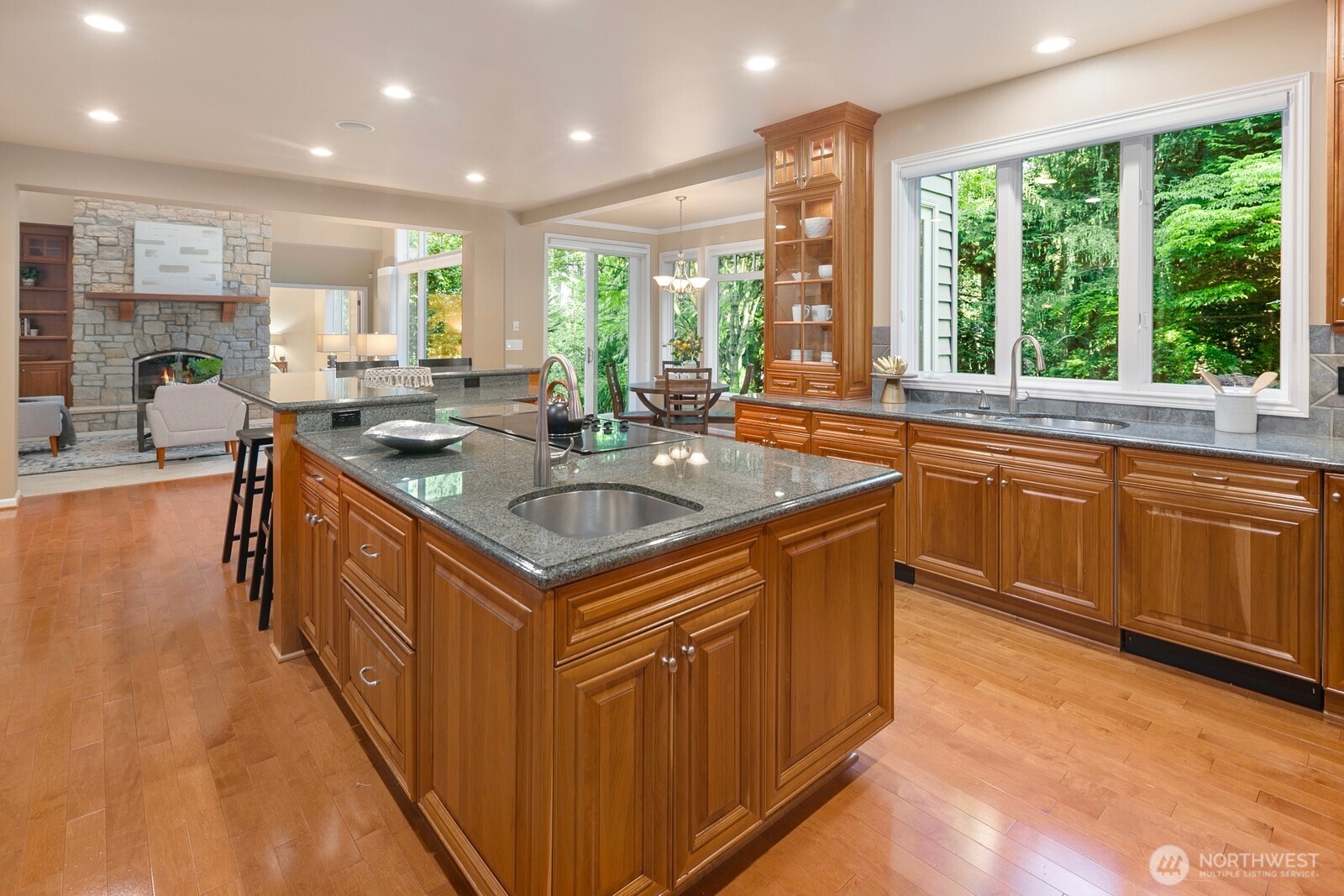 13695 NE 32nd Place , Bellevue, WA 98005