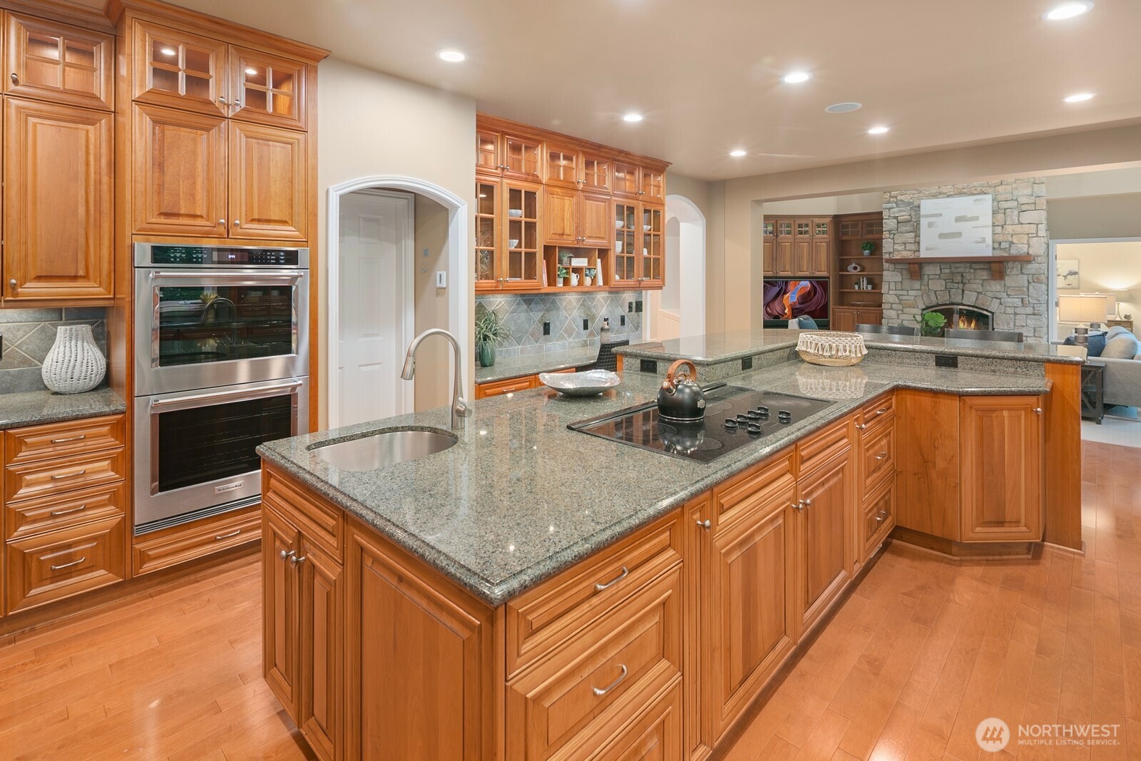 13695 NE 32nd Place , Bellevue, WA 98005