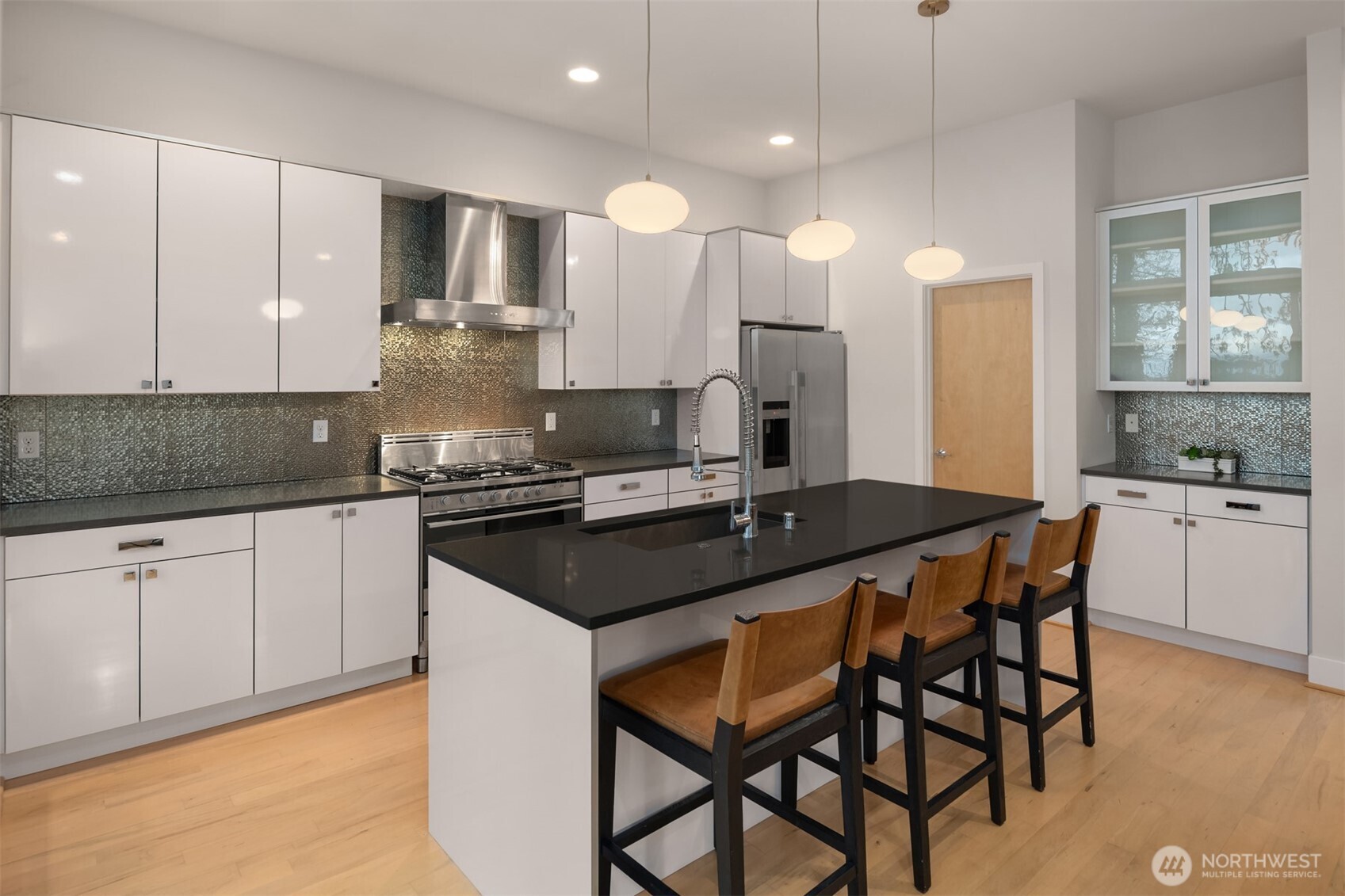 305 24th Avenue E, Seattle, WA 98112