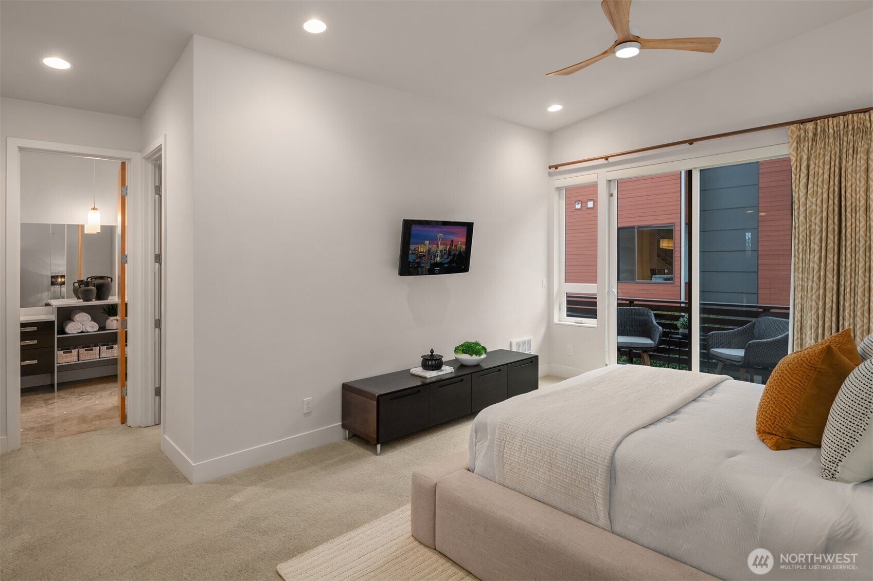 305 24th Avenue E, Seattle, WA 98112