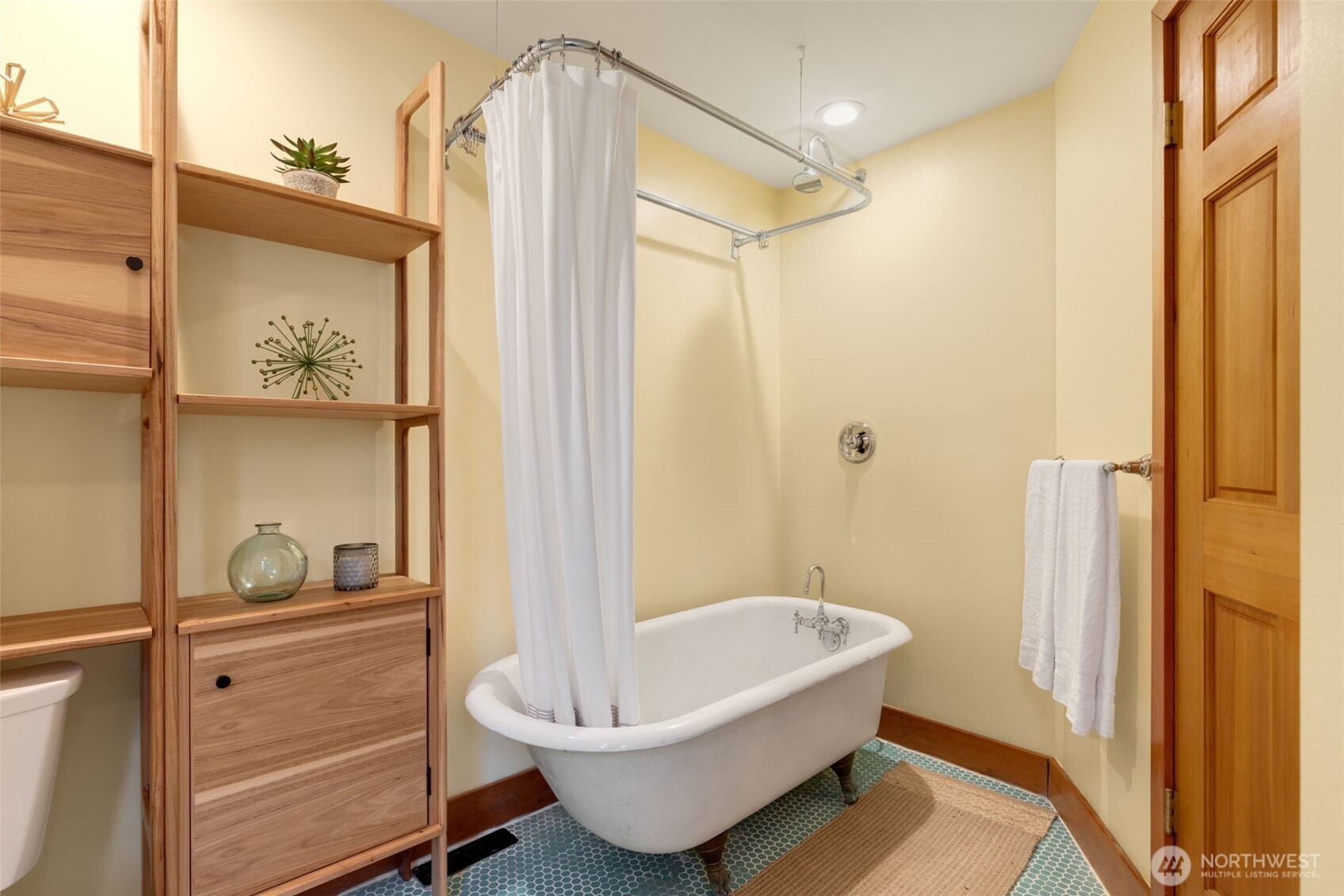 717 N 73rd Street , Seattle, WA 98103