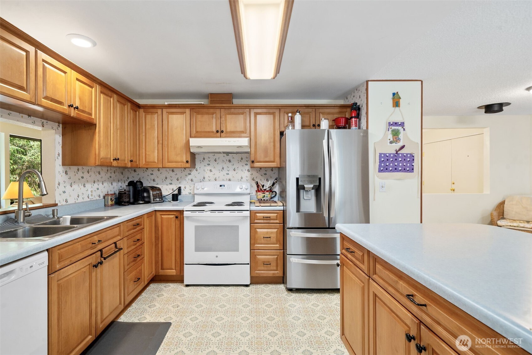 5496 NE Laura Loop , Poulsbo, WA 98370