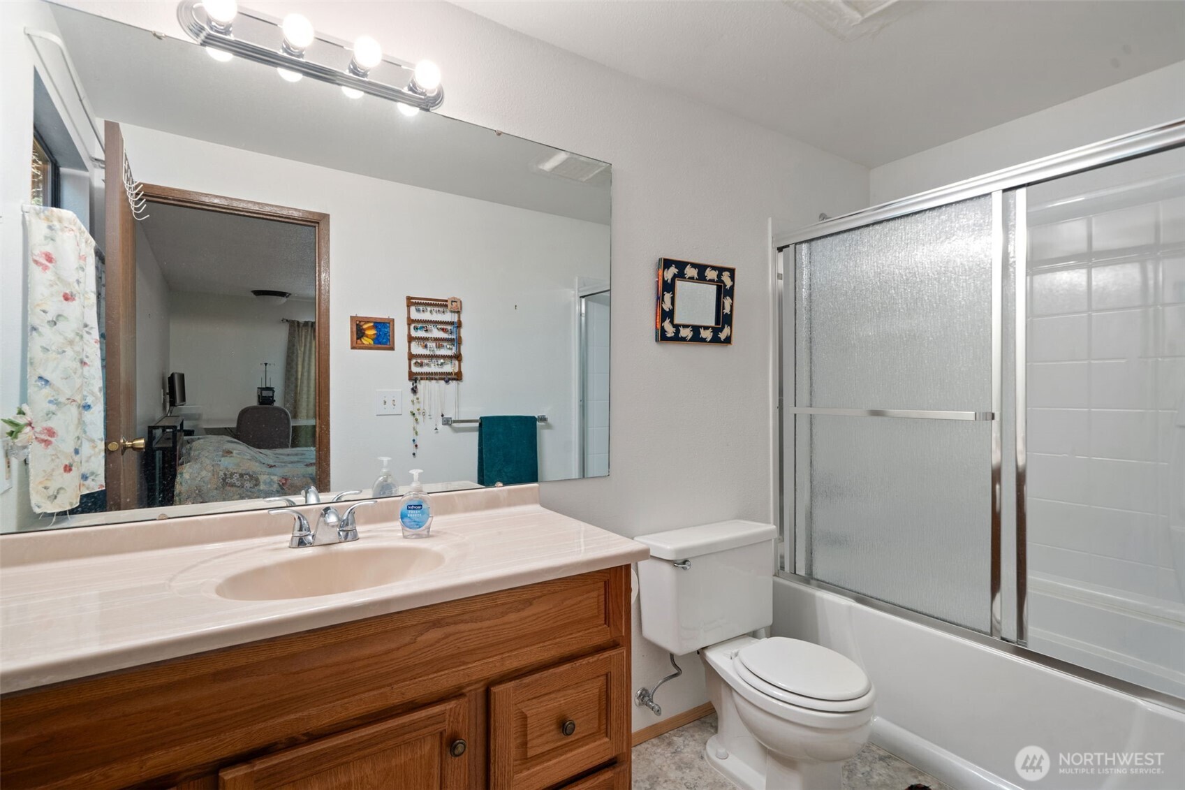 5496 NE Laura Loop , Poulsbo, WA 98370