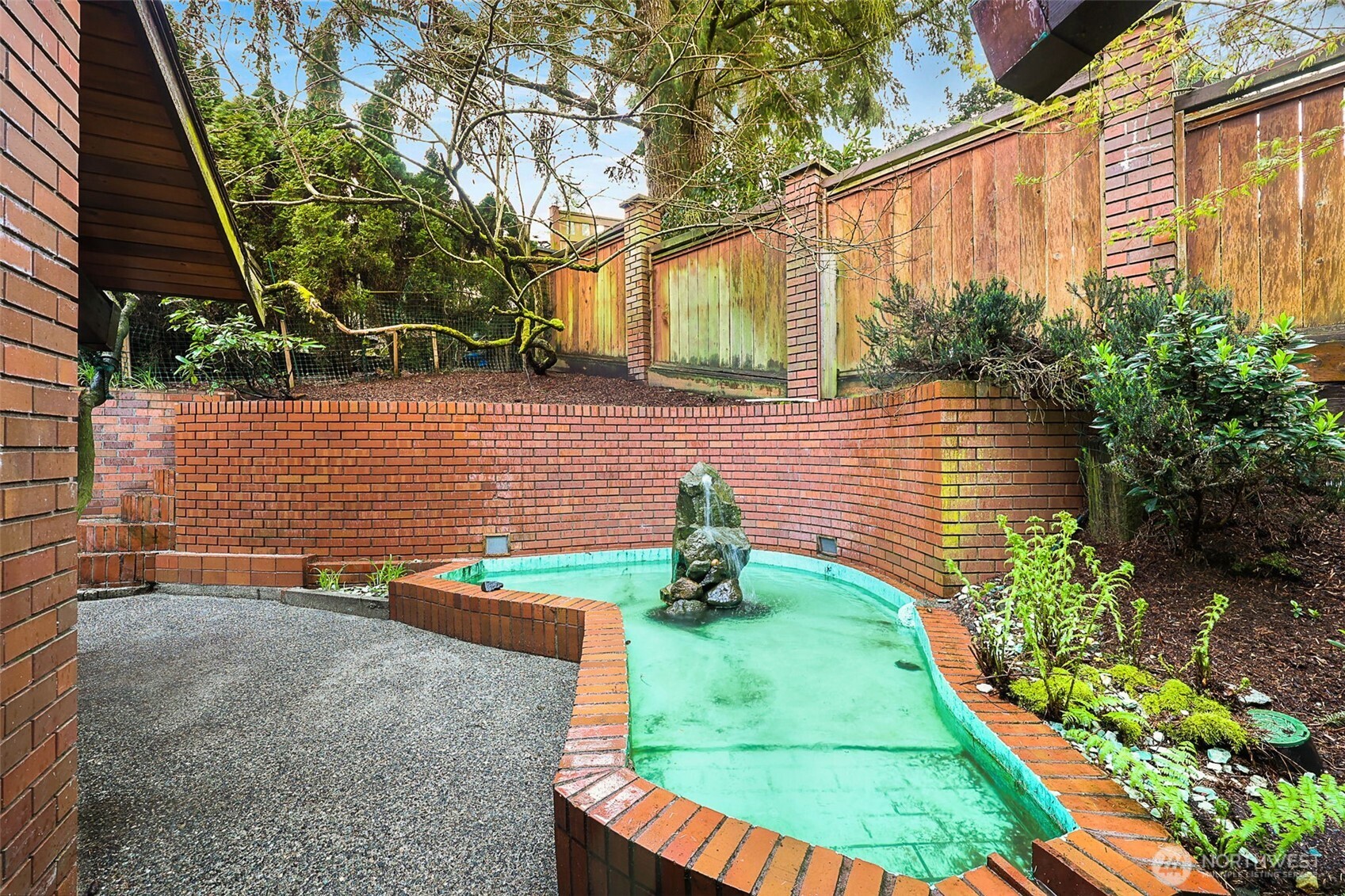 4775 NE 203rd Street , Lake Forest Park, WA 98155