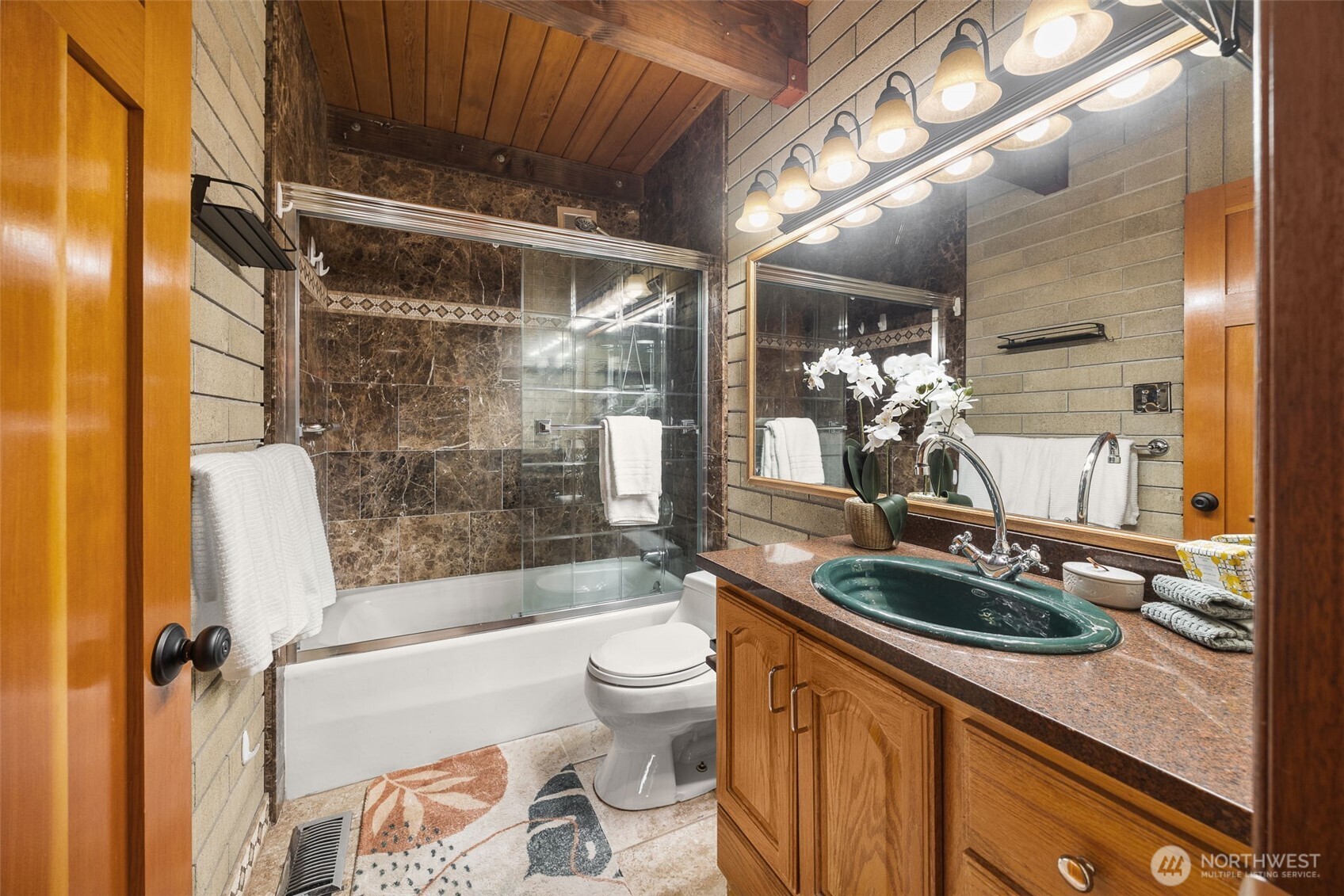 4775 NE 203rd Street , Lake Forest Park, WA 98155