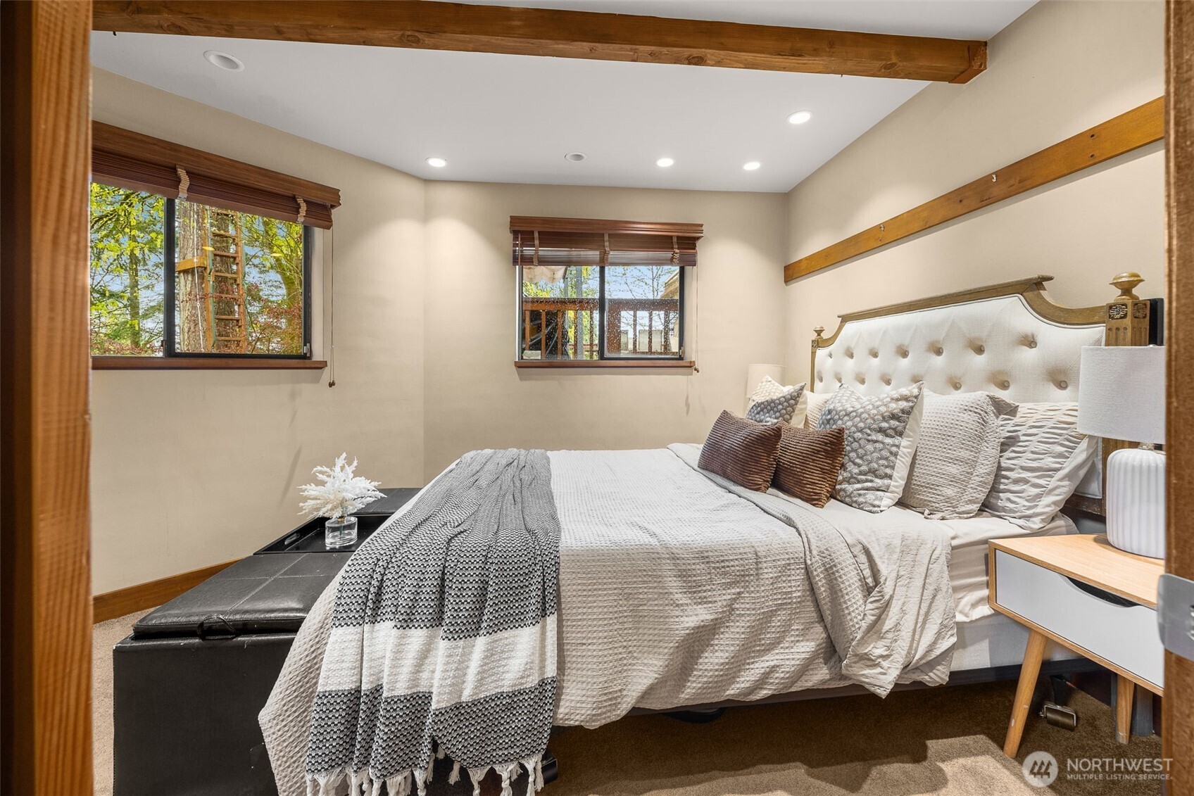 4775 NE 203rd Street , Lake Forest Park, WA 98155