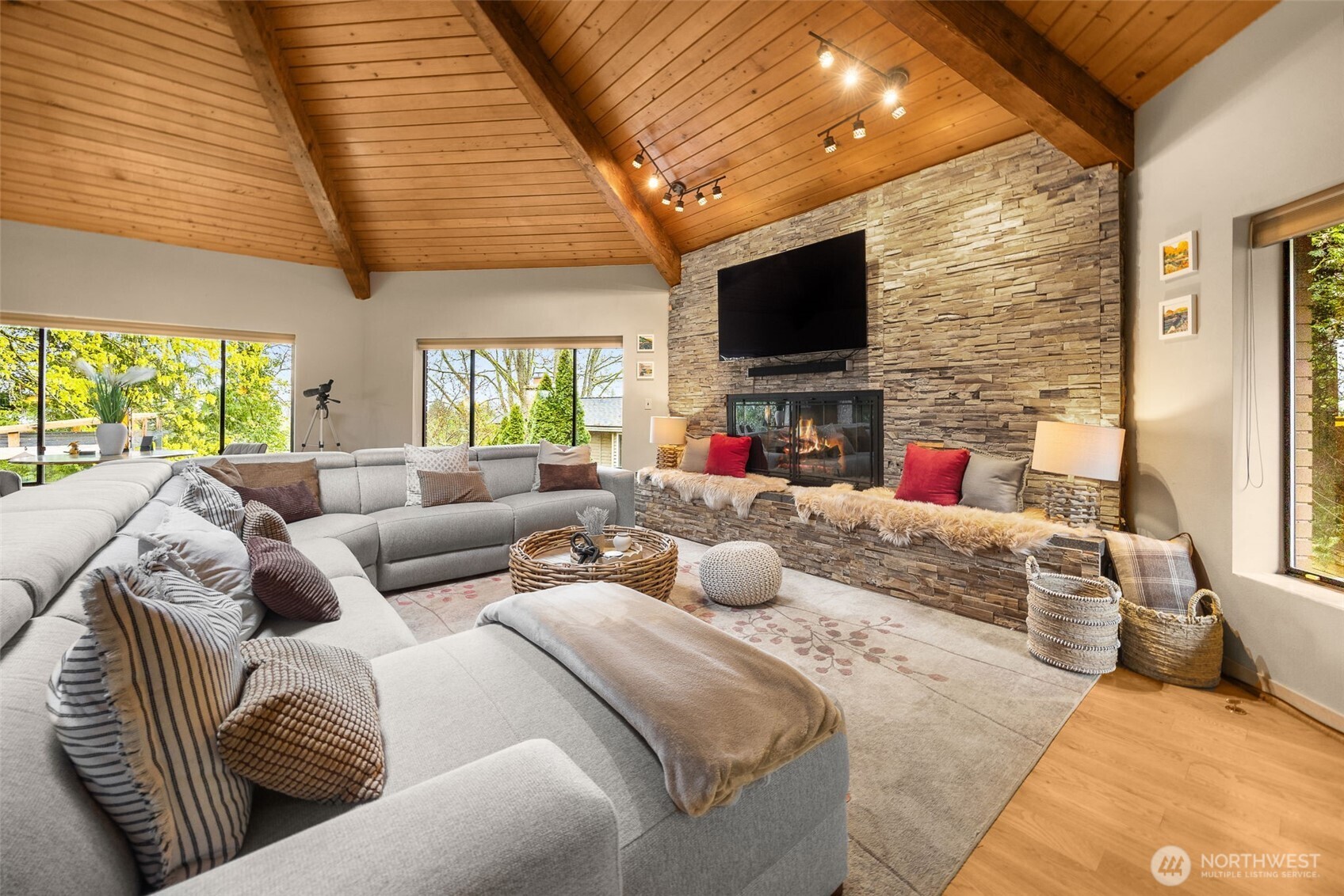 4775 NE 203rd Street , Lake Forest Park, WA 98155