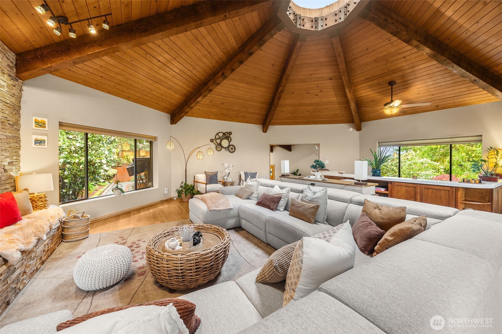 4775 NE 203rd Street , Lake Forest Park, WA 98155