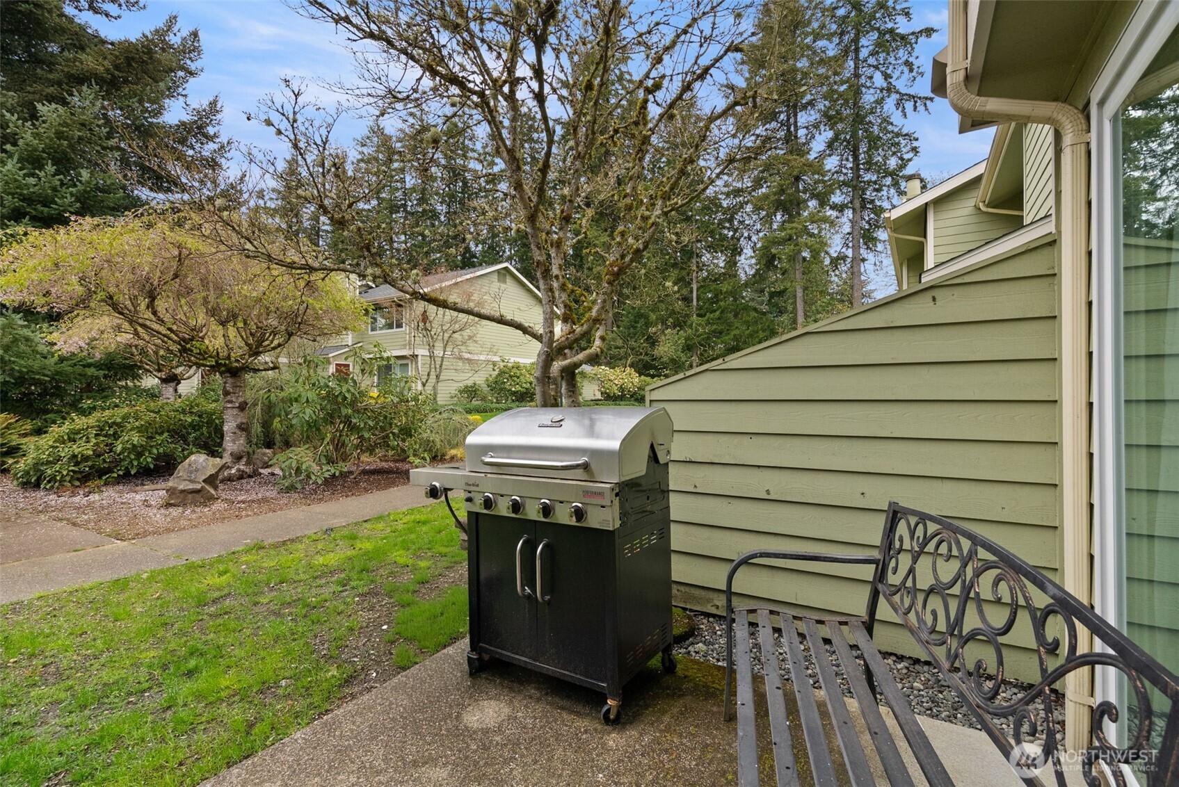 3931 NW Fairway Lane , Bremerton, WA 98312