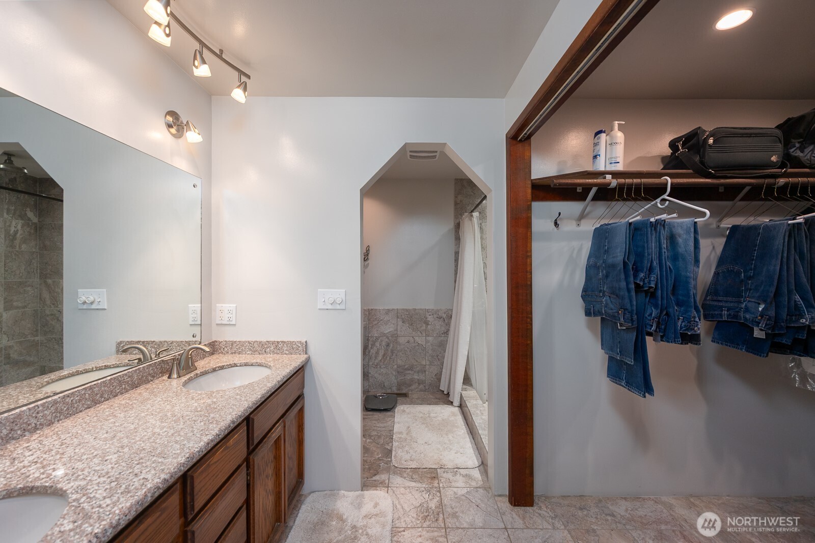 710 S McKinney Road , Othello, WA 99344