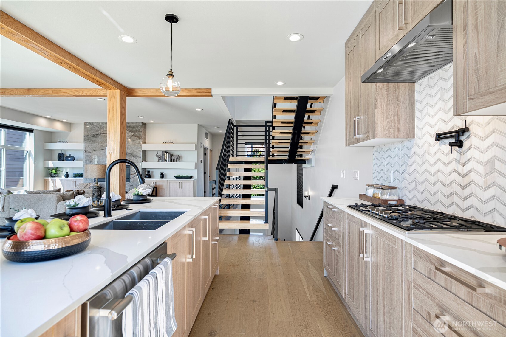 7107 Aurora Avenue N, Seattle, WA 98103