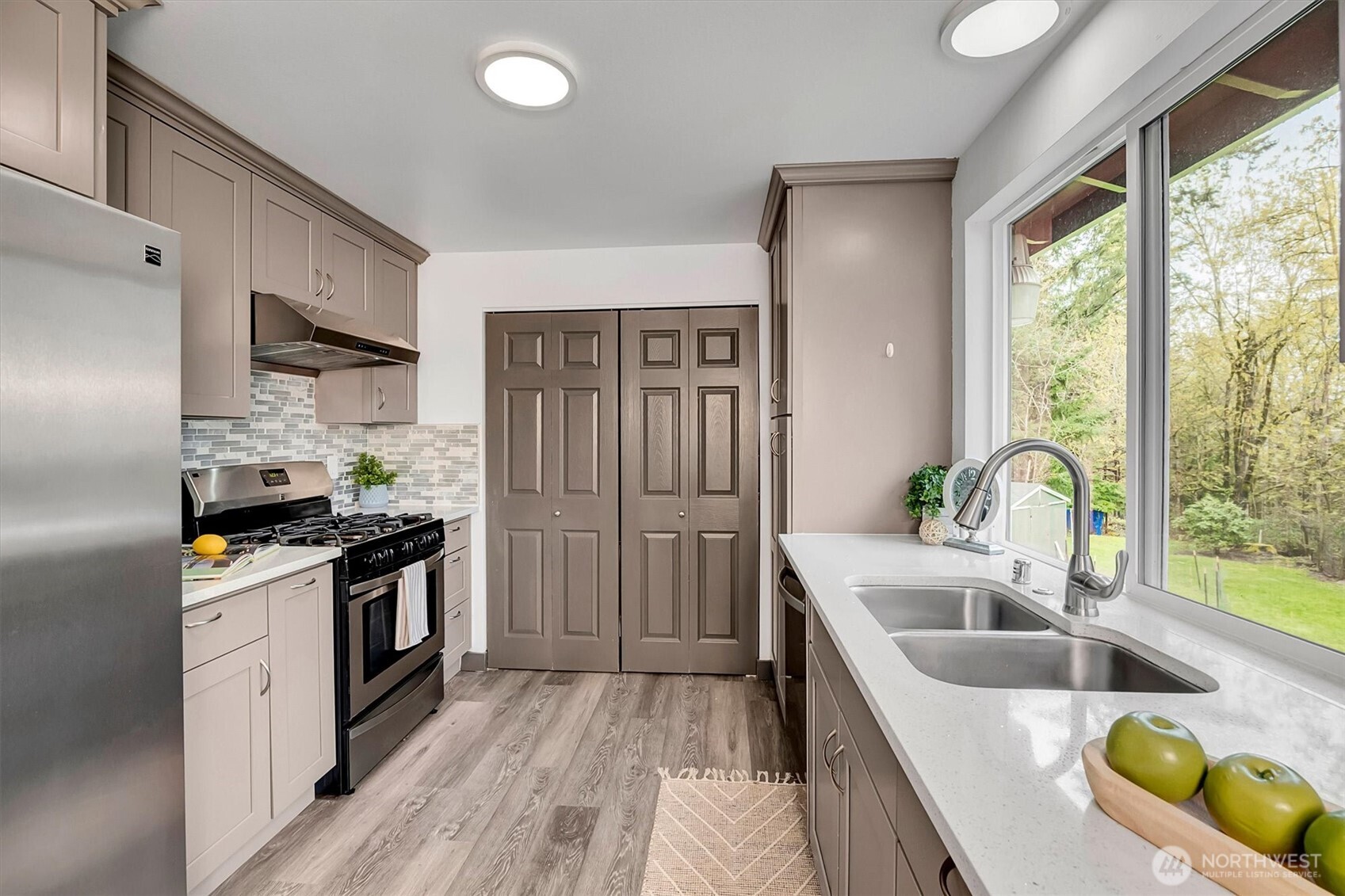 10624 171st Avenue NE, Redmond, WA 98052-2735