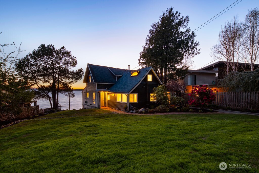 6521 Beach Drive SW, Seattle, WA 98136