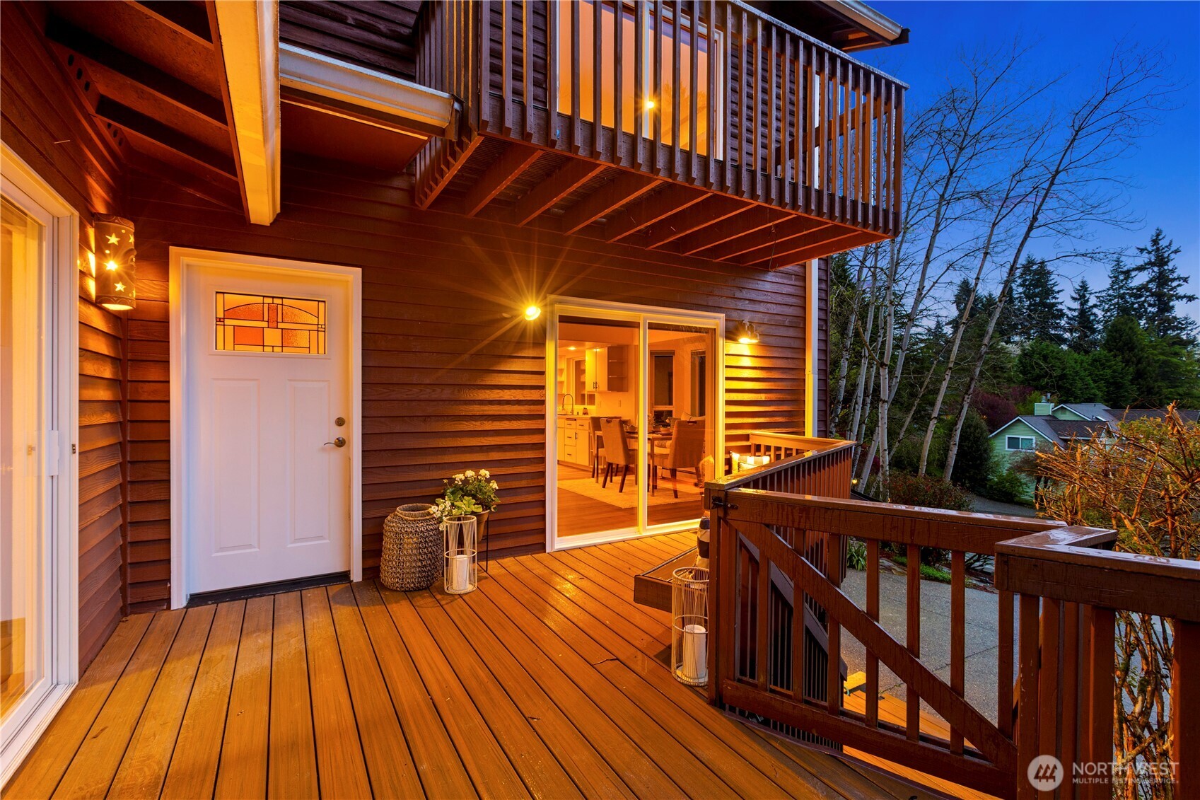 9420 NE 129th Place , Kirkland, WA 98034-2700