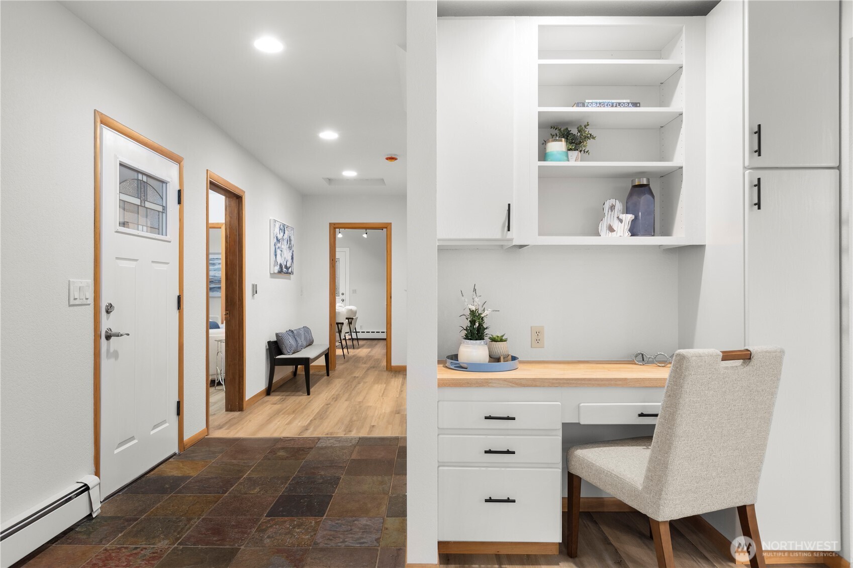9420 NE 129th Place , Kirkland, WA 98034-2700