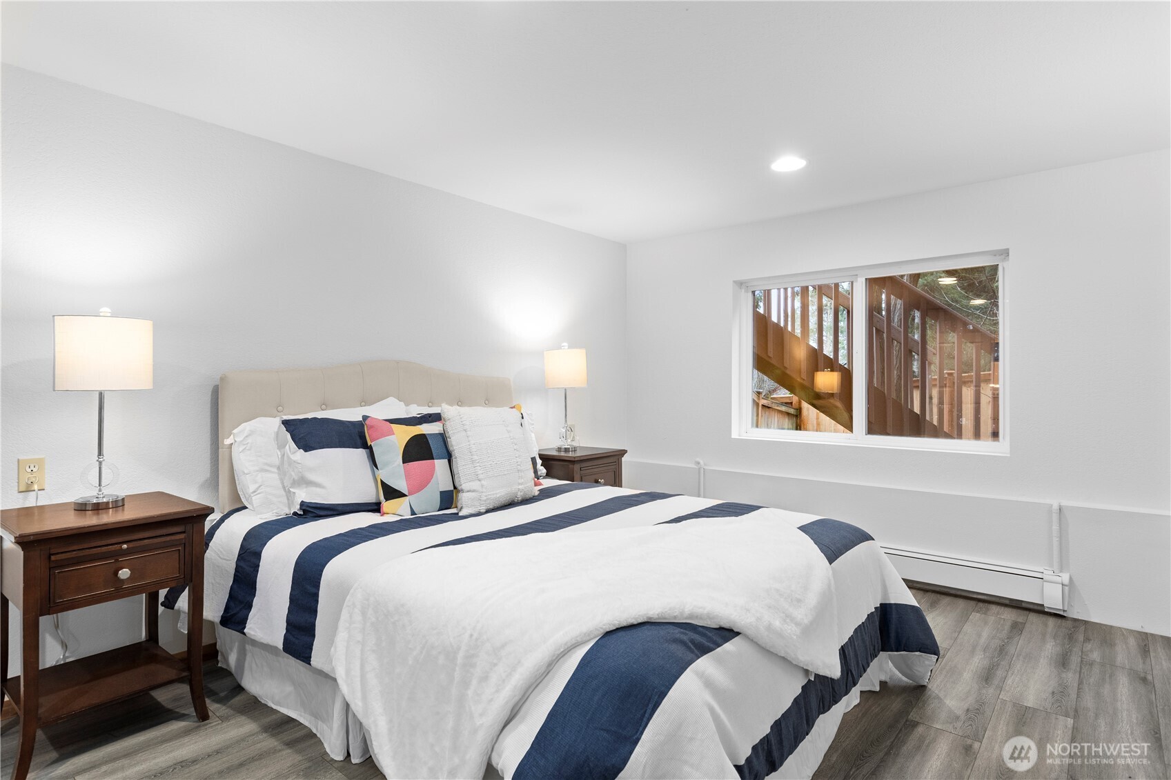 9420 NE 129th Place , Kirkland, WA 98034-2700
