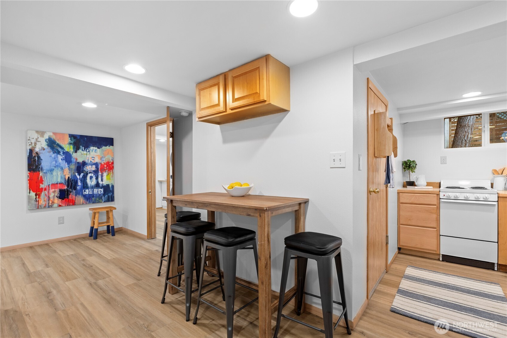 9420 NE 129th Place , Kirkland, WA 98034-2700