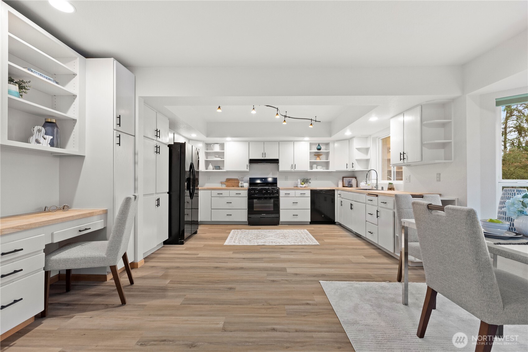 9420 NE 129th Place , Kirkland, WA 98034-2700