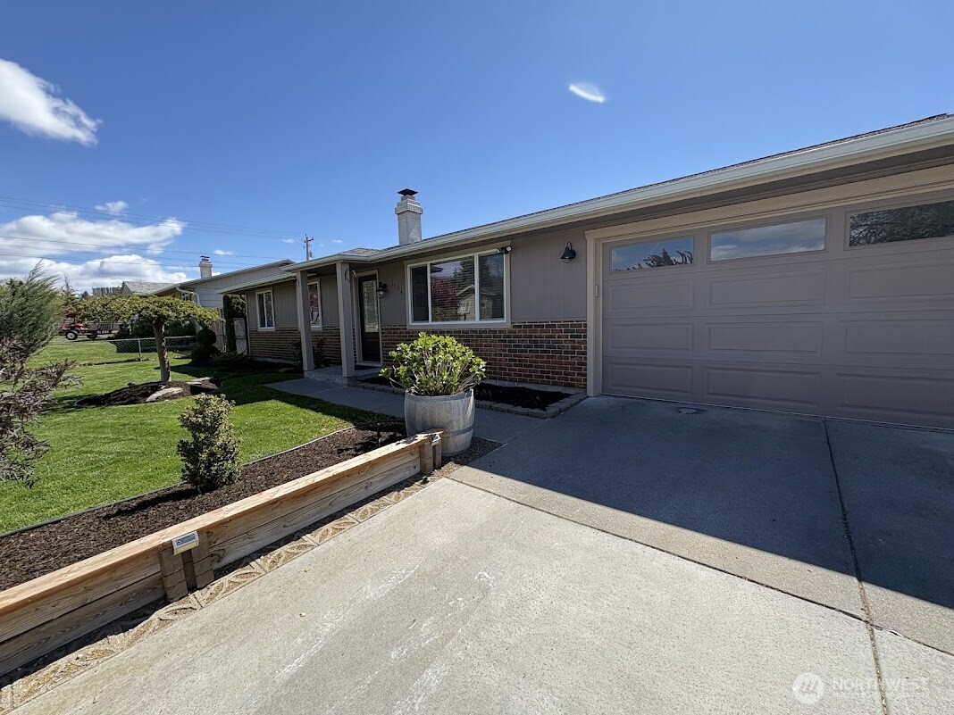 1104 NE 9th Street , East Wenatchee, WA 98802