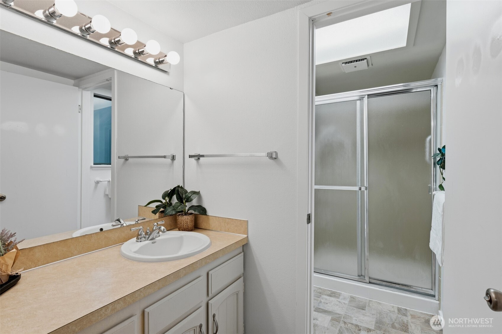 13919 SE 3rd Place , Bellevue, WA 98005