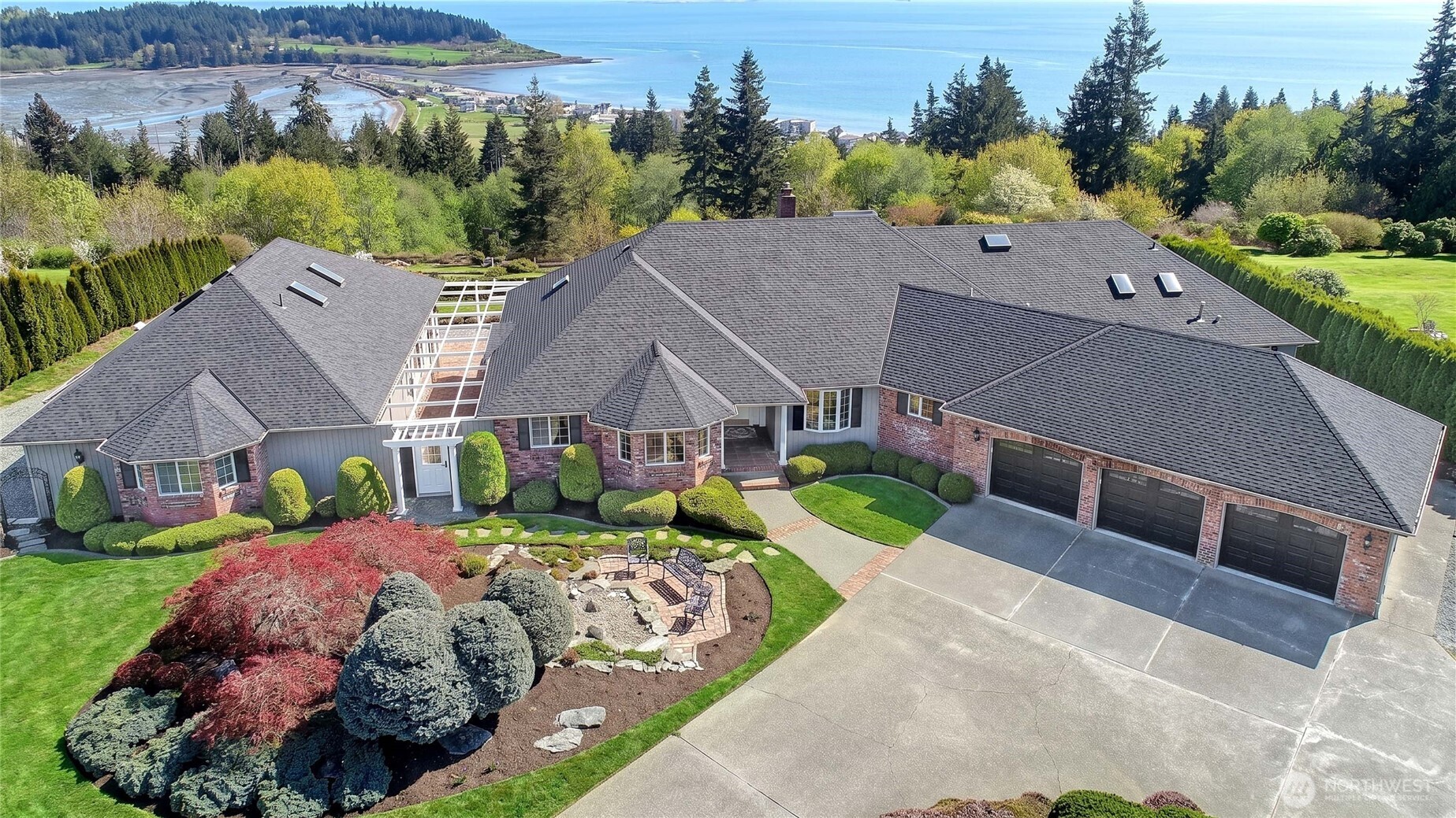 505 Green Island Way , Camano Island, WA 98282-8477
