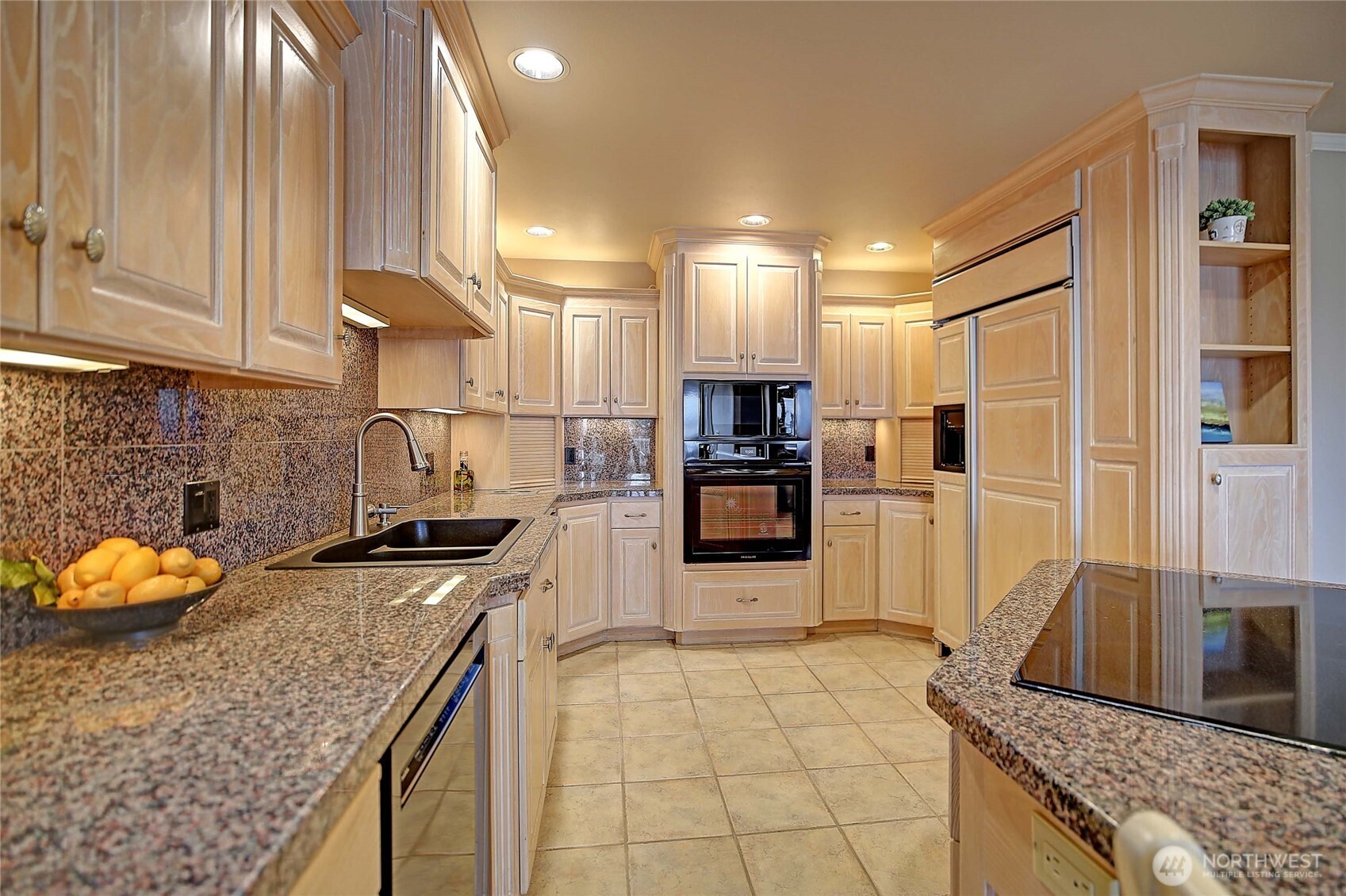 505 Green Island Way , Camano Island, WA 98282-8477