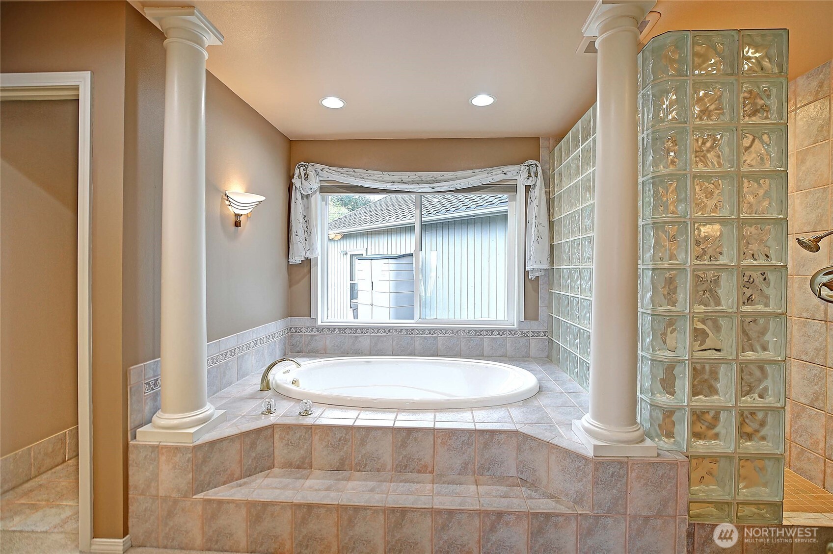 505 Green Island Way , Camano Island, WA 98282-8477