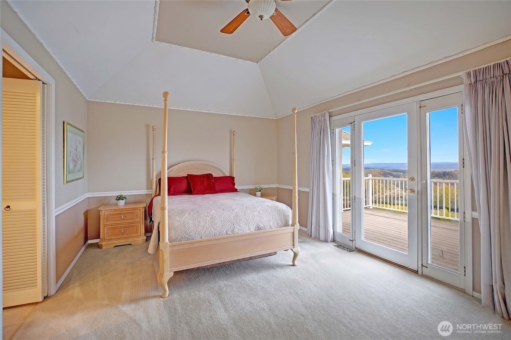 505 Green Island Way , Camano Island, WA 98282-8477